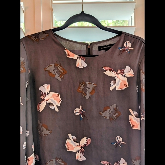 Banana Republic Grey Abigail Floral Blouse With Long Bell Sleeve - Picture 2 of 8